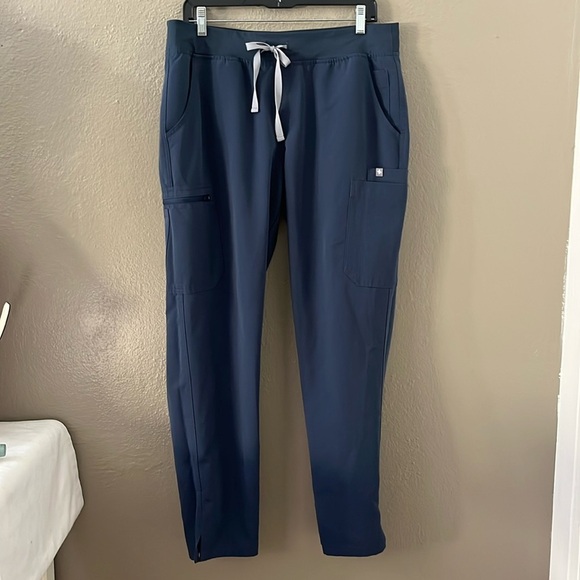 FIGS Yola Scrub Pants – Yoga Style Size L Grey High-Waisted, Comfortable Fit - Picture 12 of 13